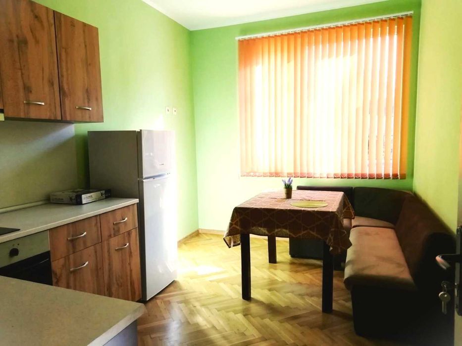 Дава се под наем Тристаен апартамент в Варна, Гръцка махала - 70 кв.м за 510 € - Снимка #1