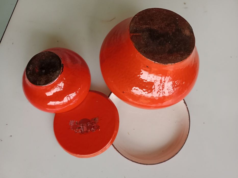 Продам старый сундук и старинный алюминиевый утюжок