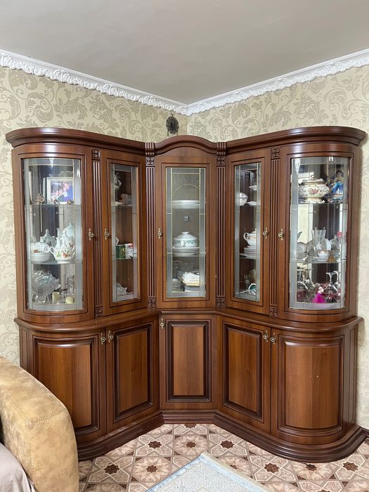 сервант, шкаф в хорошем состоянии