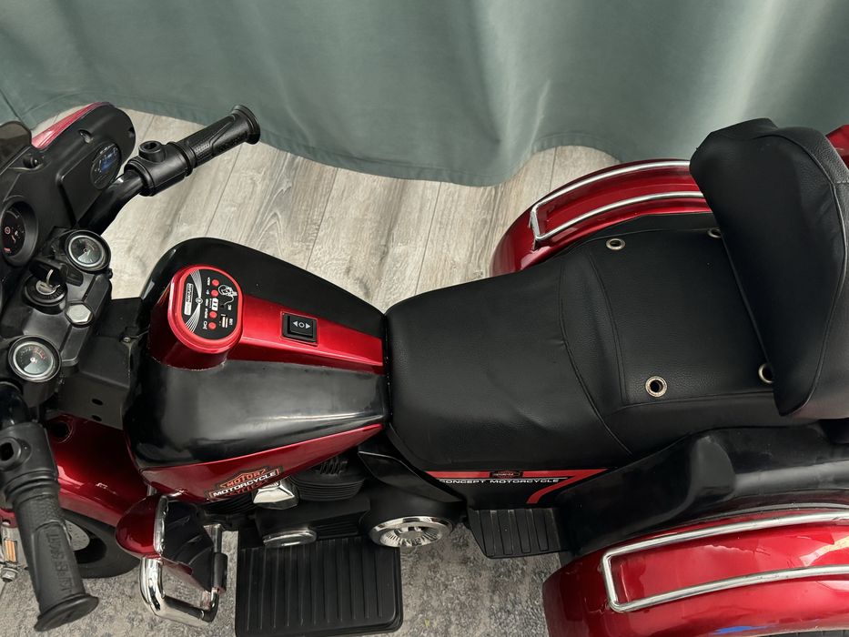 Продаю детский электромобиль