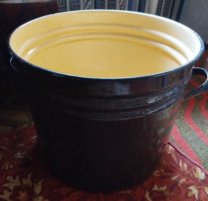 Эмалированная союзная кастрюля и тазы в хорошем состоянии