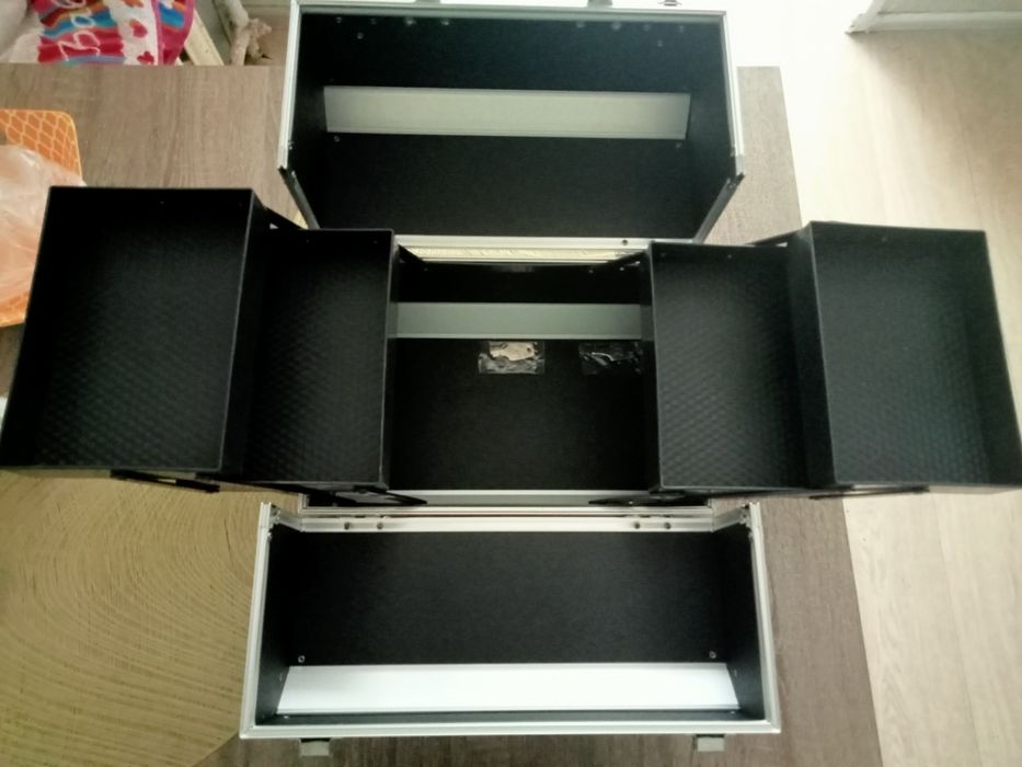 Сумка-чемодан для визажиста