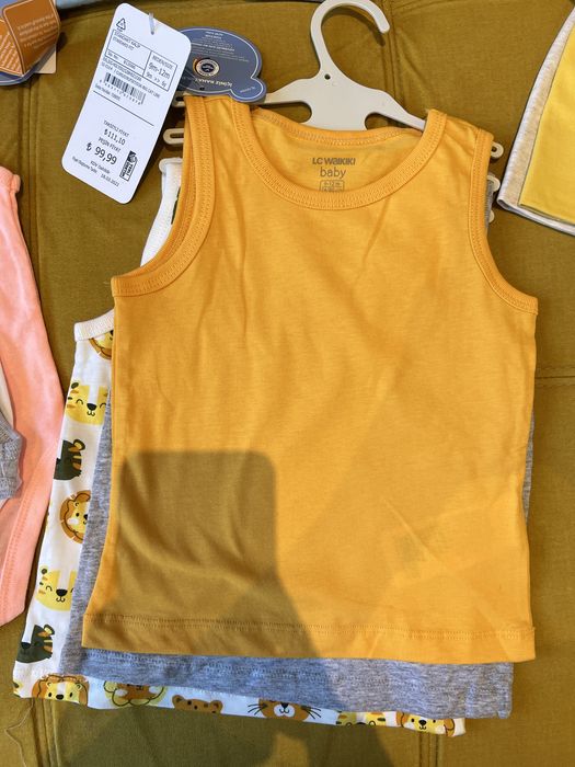 Бебешки дрехи нови Waikiki, Sinsay и Reserved и буйки