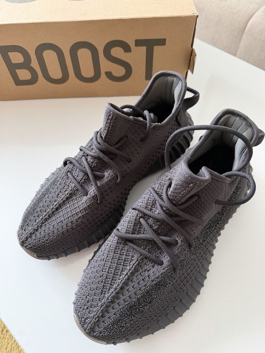 Yeezy Boost 350 V2 - Black (non-reflective)