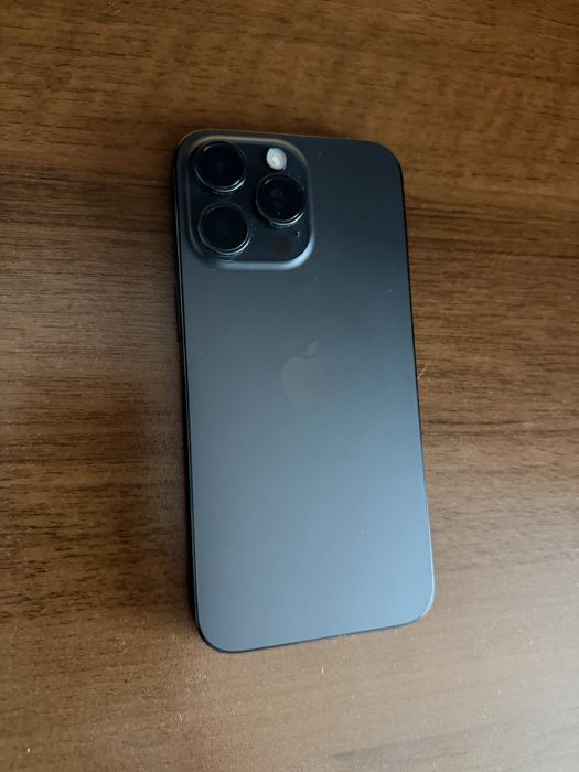 Iphone 15 pro Max 87% baterie