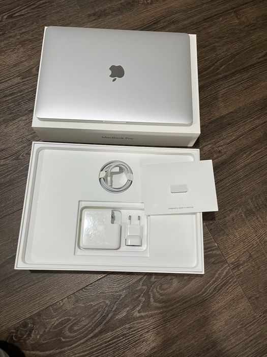 Macbook Pro 13” 2017 retina 8gb ram 1tb ssd