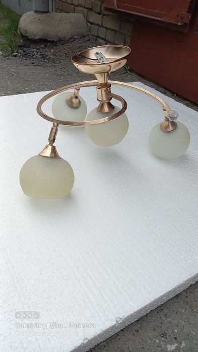 Люстра трёхрожковая