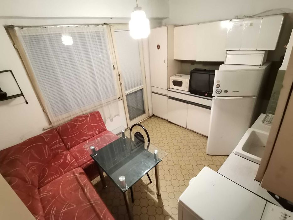 Дава се под наем Тристаен апартамент в Бургас, Меден рудник - зона А - 75 кв.м за 255 € - Снимка #2