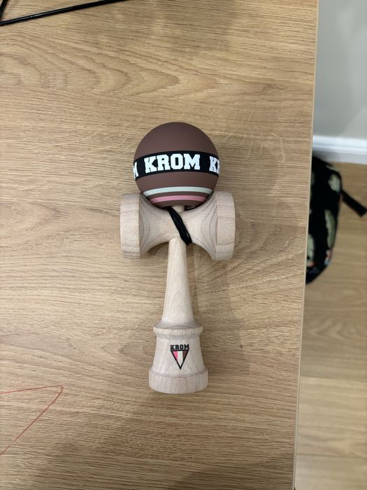 Krom STROGO  Nou-nouț!!