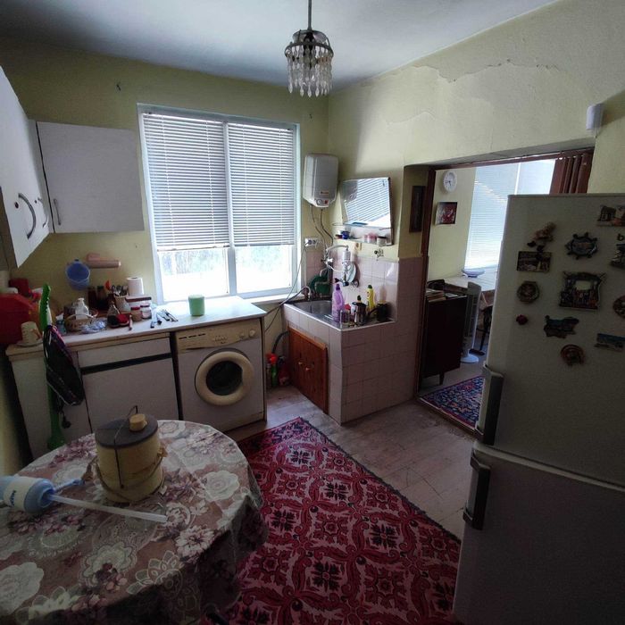 Продава се самостоятелна къща в с. Хан Крум, на 5 км от гр. Шумен