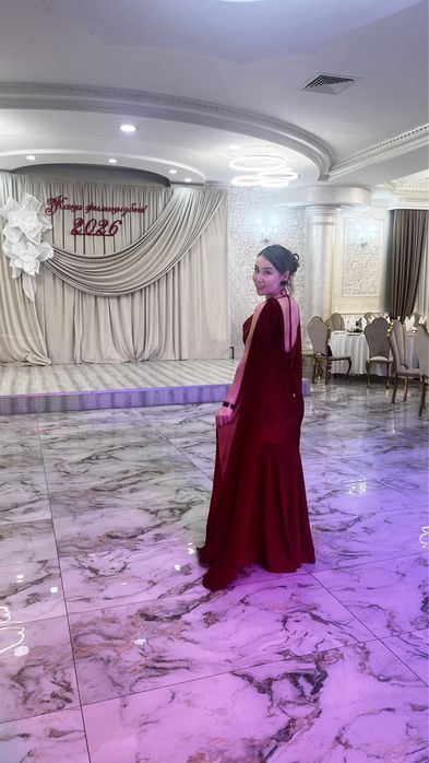 Платье шикарное огненный срочно торг