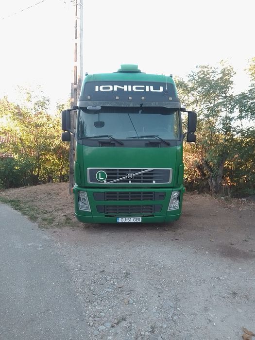 Vând volvo automat 440