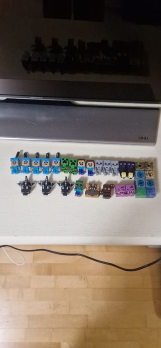 Меняю и продаю фигурки майнкрафт