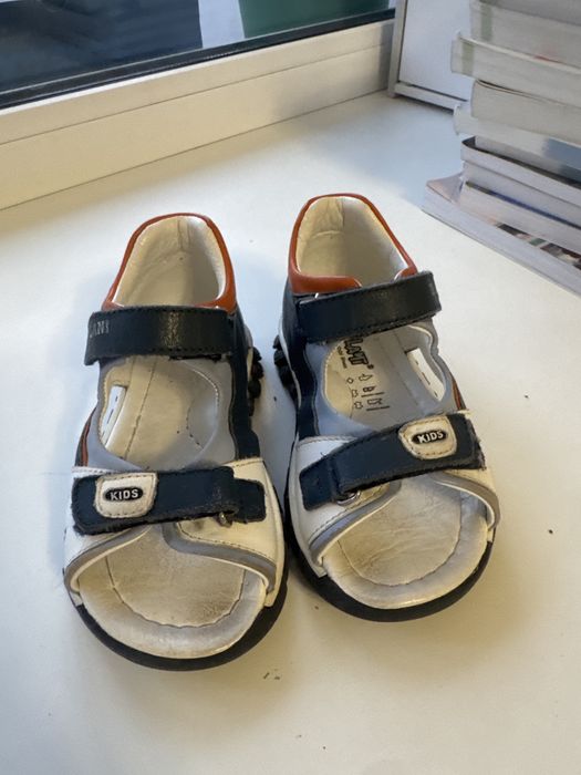 Ботинки, кроосовки и сандали