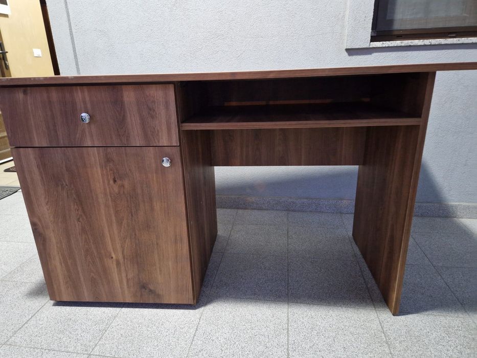 Vând birou din pal nou