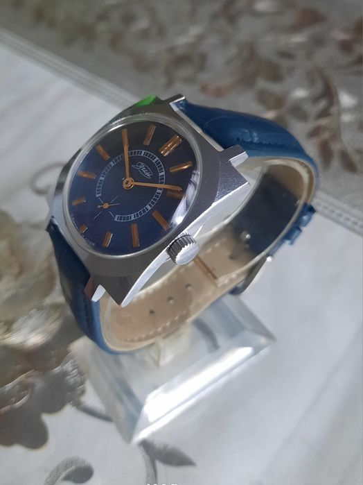 Продам часы Зим-16камней