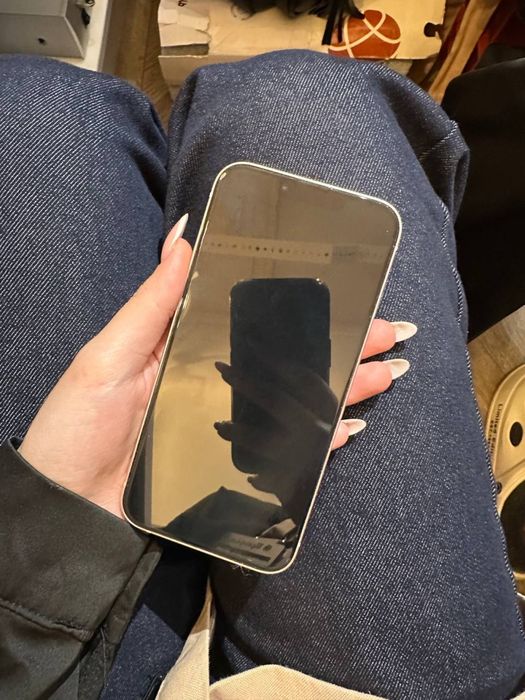 Продаю iPhone 13