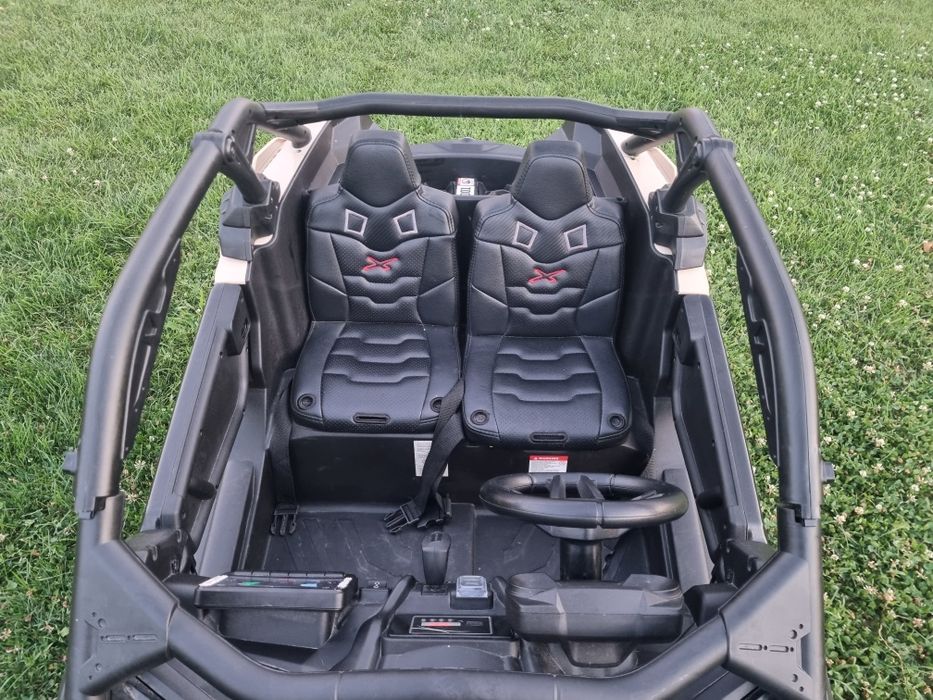 Masina   electrica  UTV / ATV  CanAm copii 3x24V 4x200W EVA negru