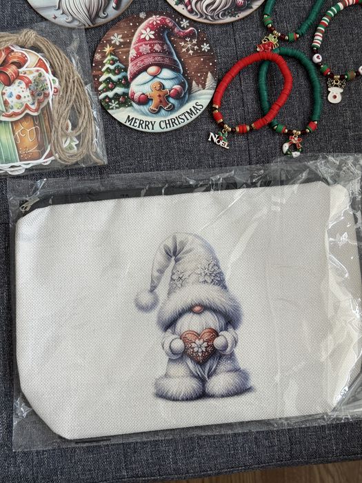 Коледни гривни, коледен несесер и коледни декорации