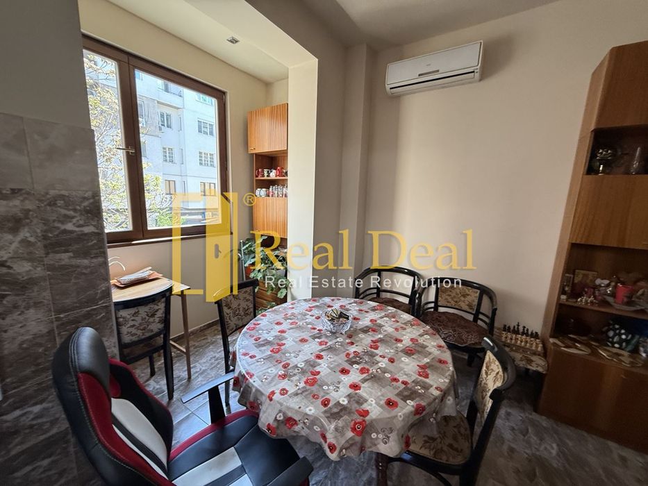 Дава се под наем Тристаен апартамент в София, Център - 115 кв.м за 800 € - Снимка #2