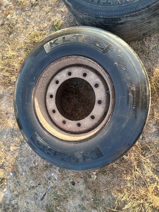 Vand 2 roti de camion marimea 445/45 r 19.5 500 roni bucata trimit si in tara