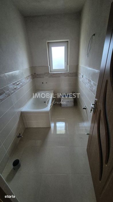EXCLUSIVITATE! Apartament pe 3 niveluri, 4 camere, Aiud