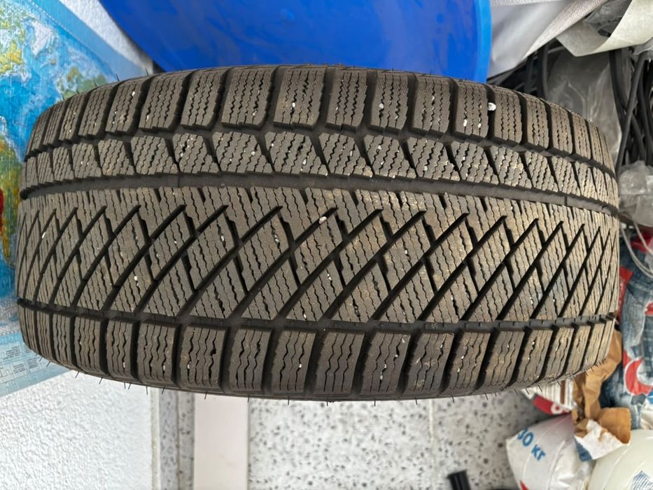 Зимняя резина 235/45 r18