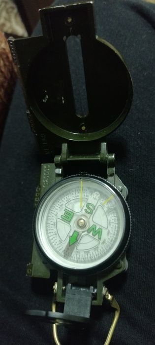 Продава се компас