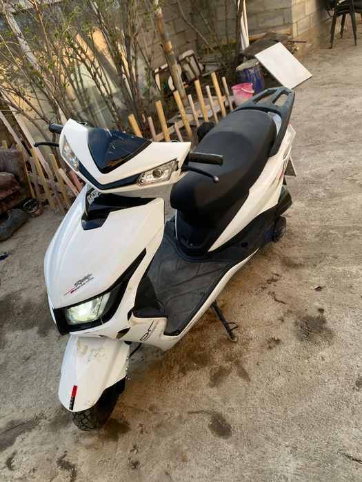 Продается Скутер м8.