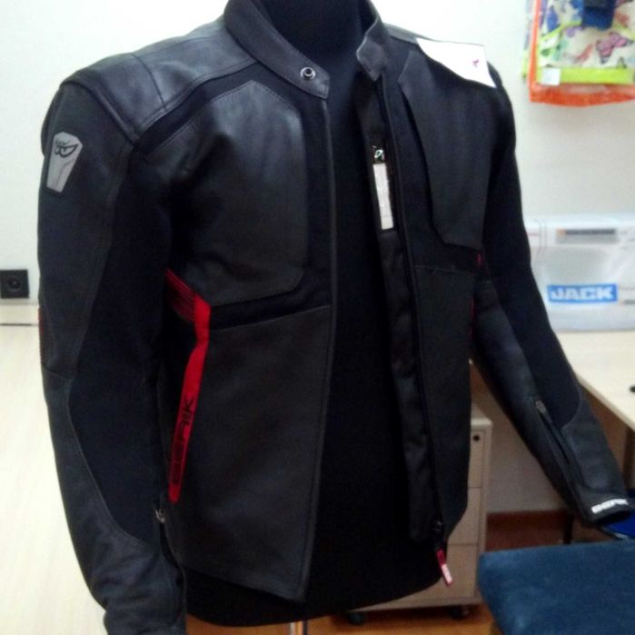 Услуги швеи. Подгонка Ремонт одежды Пошив