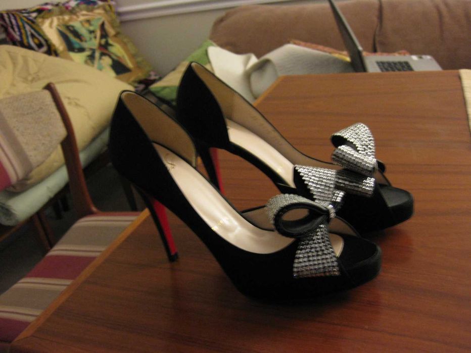 Брендовые туфли "Iris" Размер 37.5 Новые! Очень нарядные.