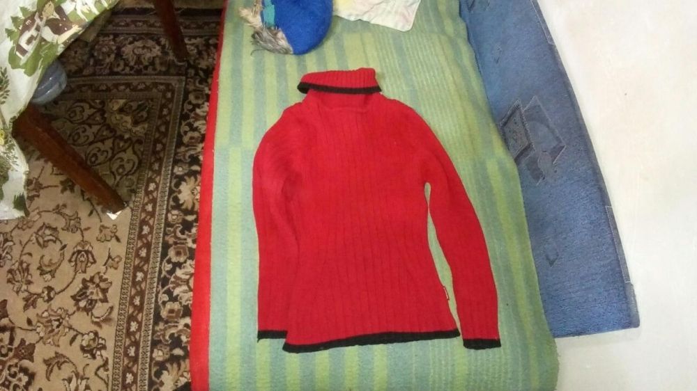 Продам свитера на 5-6 из Европы лет