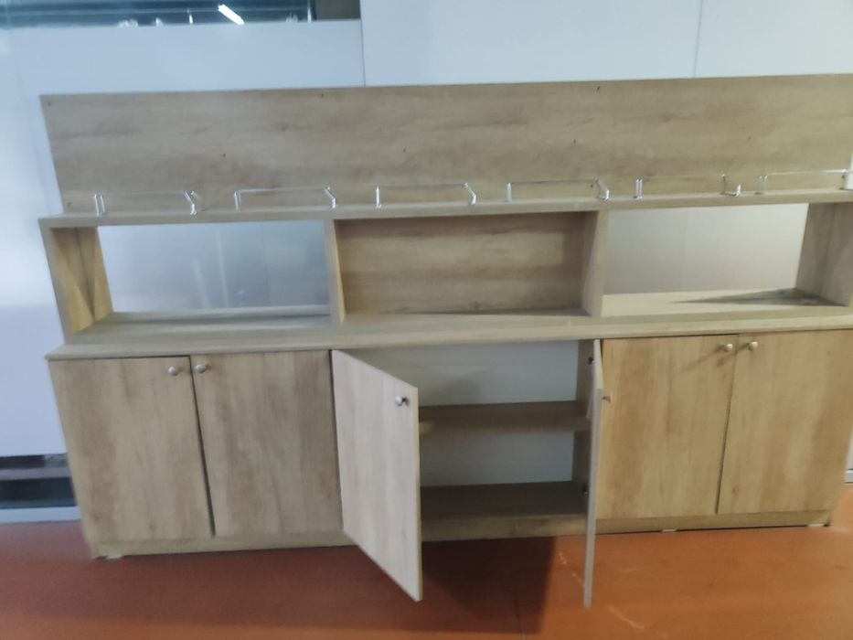 Шкаф на ресторан