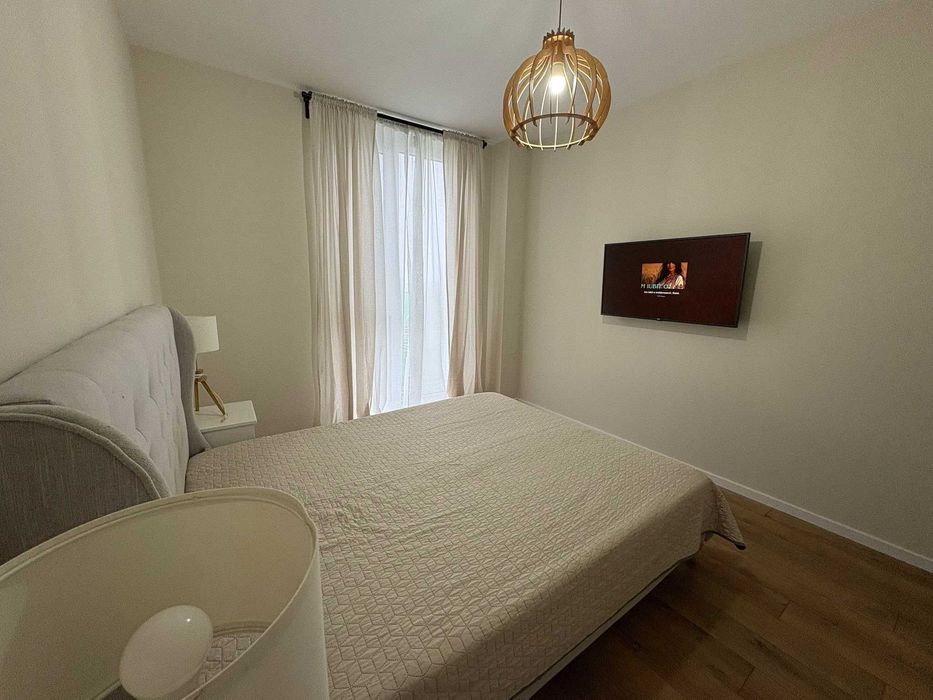 Inchiriez apartament PRIMA INCHIRIERE 2 camere + 2 locuri parcare private!