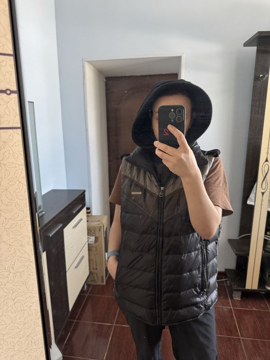 Продам куртки и желетку