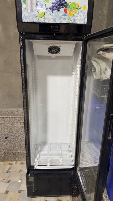 Vetrinali haladilnik sotiladi
