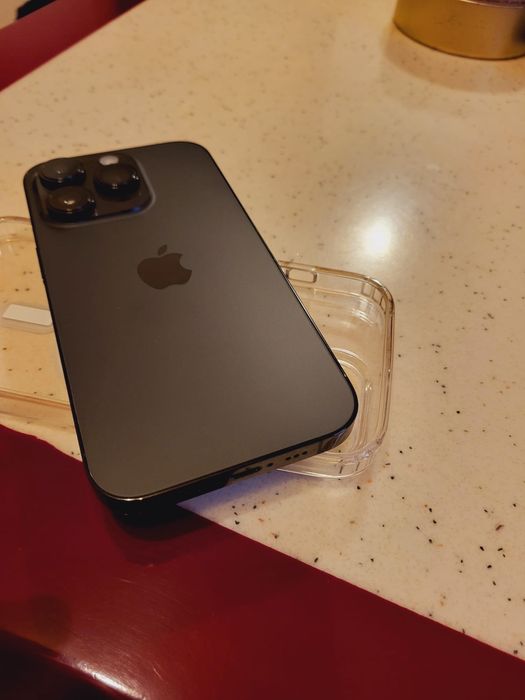 Vând iphone 14 pro