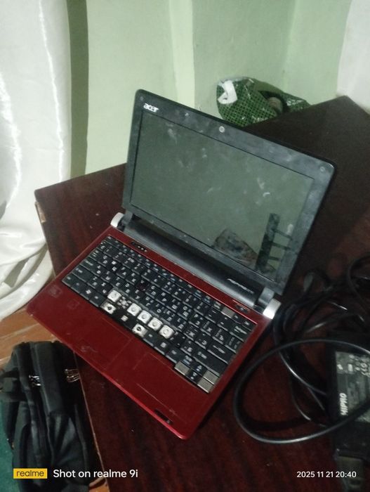 Aspire one noutbuk sotiladi narxi 800 000 so'm  hamma joyi ishlaydi