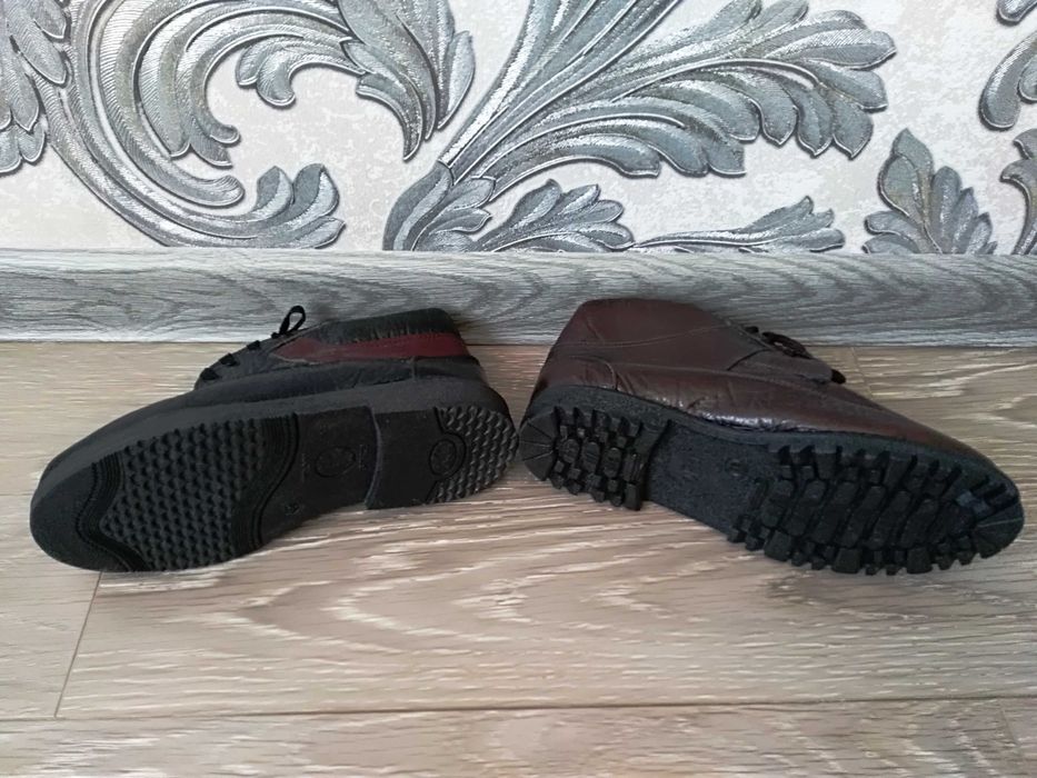 Португалия. Новые зимние ботинки для мальчиков. Размеры 28,32,33,35.