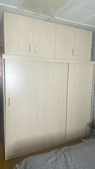 Продам два шкафа и прихожку