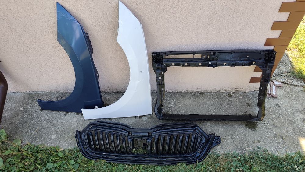 Trager aripa grila bara Skoda Octavia 4