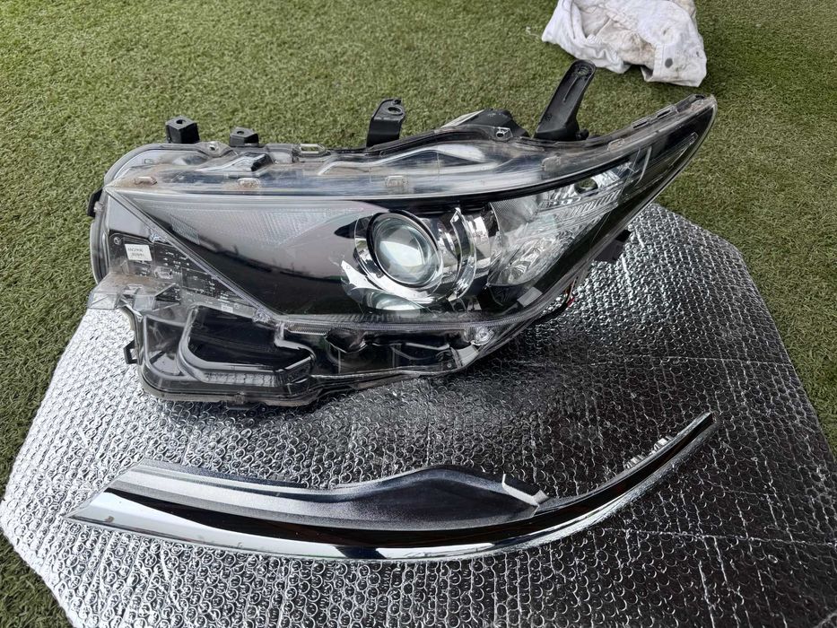 Far Stanga Toyota Auris an 2015-2018 cod 81150-02K30 53182-02090-02100