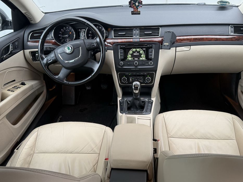 Skoda Superb  2010