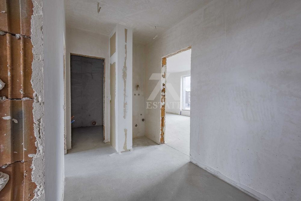 Продава просторен 3- стаен апартамент в ж. кв. Овча Купел