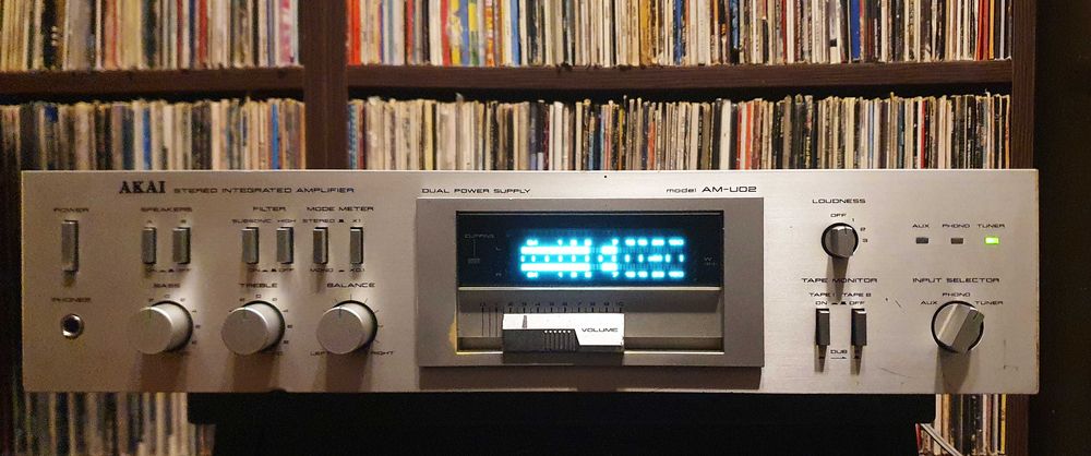 Amplificator Akai AM-U02
