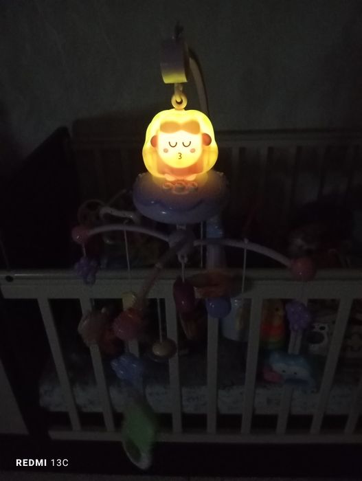 Продается мобиль на кроватку