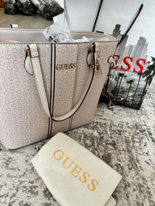 Дамска Чанта Guess