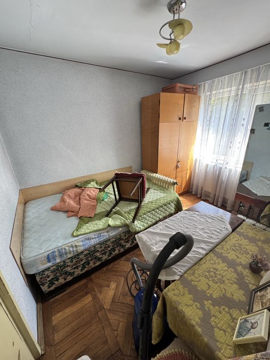 De vanzare apartament 3 camere Zona Cina