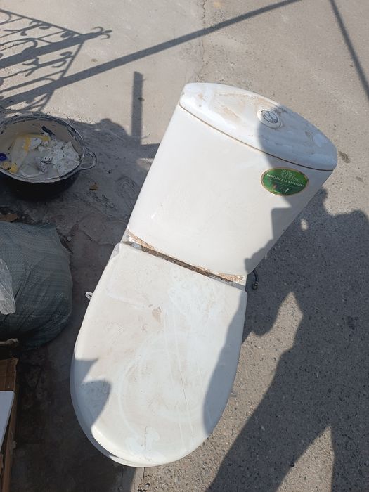 Унитаз срочно продам