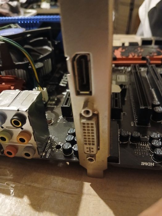 Дъно B85 G43 gaming с процесор i7 4790k и рам 8гб  и видео карта